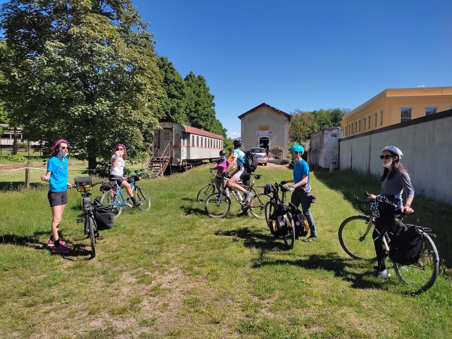 In bicicletta sulla futura ciclovia dalla Svizzera a Busto Arsizio