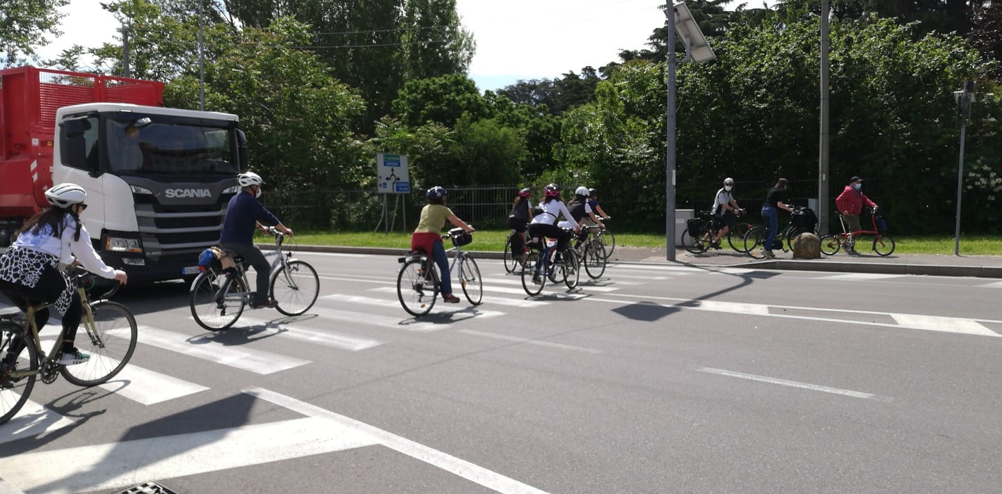 In bicicletta sulla futura ciclovia dalla Svizzera a Busto Arsizio