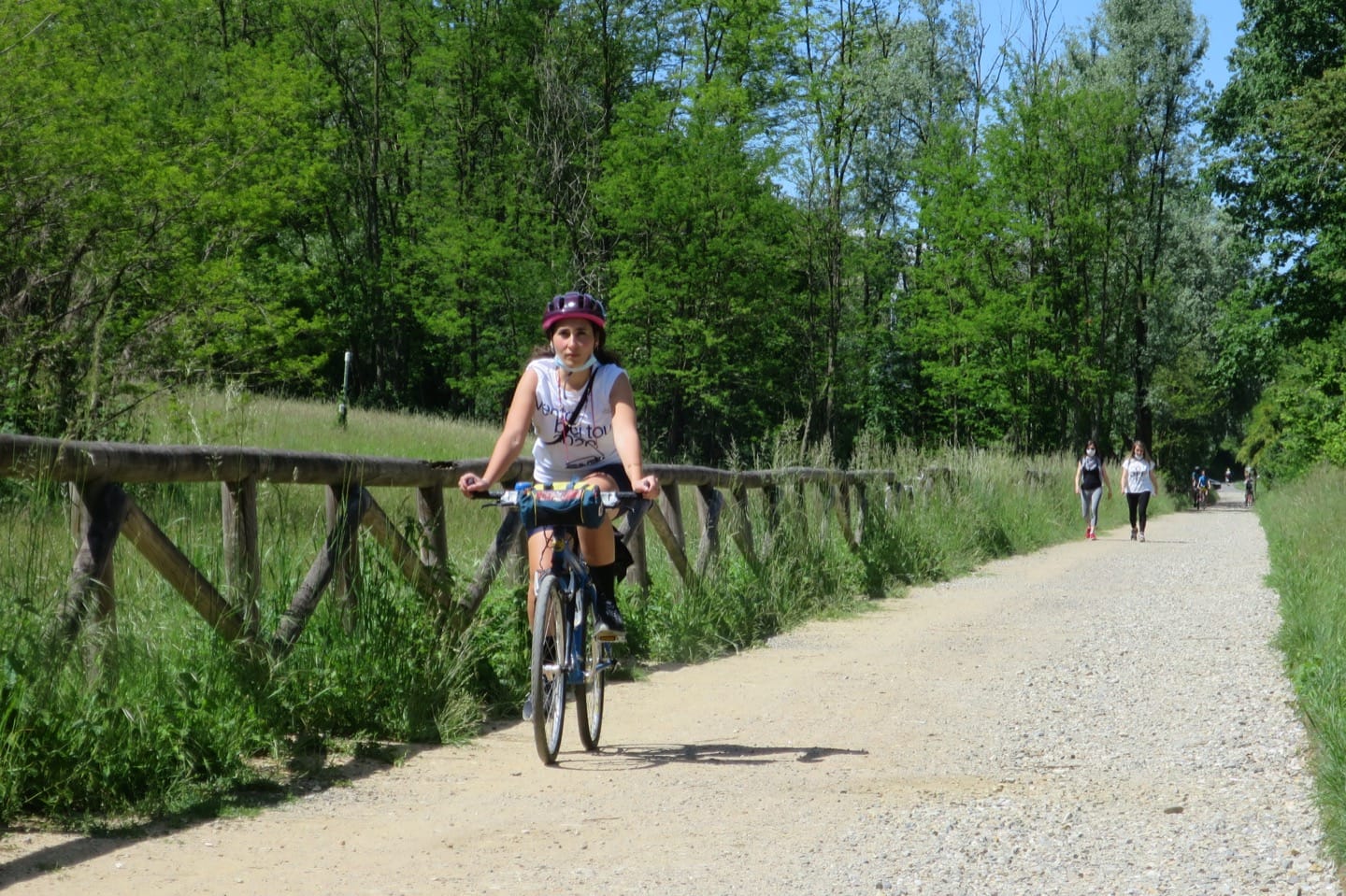 In bicicletta sulla futura ciclovia dalla Svizzera a Busto Arsizio