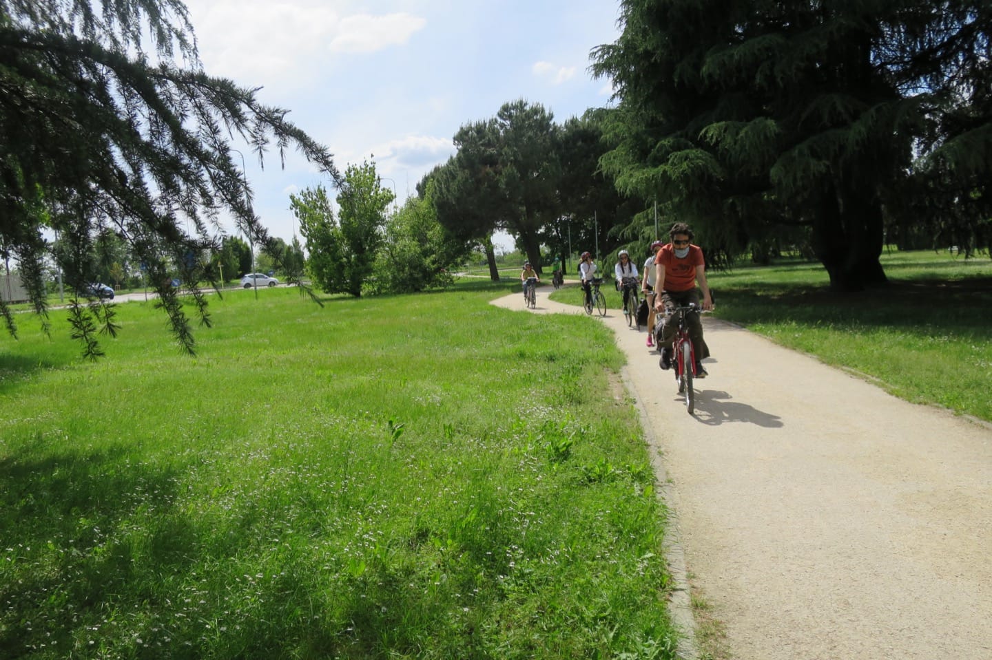 In bicicletta sulla futura ciclovia dalla Svizzera a Busto Arsizio